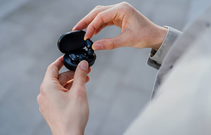 Where to Buy Thesparkshop.in: Product/Wireless-Earbuds-Bluetooth-5-0-8D-Stereo-Sound-Hi-Fi?